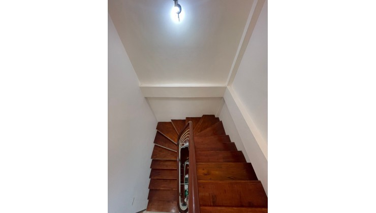 Bán nhà Ngô Gia Tự, Long Biên 35m2 x 5 tầng, 2 thoáng, Ngõ thông, Nhà ĐẸP, Nhỉnh 3 tỷ